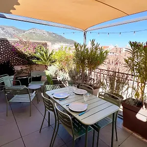 https://appartement-centre-historique-avec-grande-terrasse-plein-ciel.fr-provencehotel.com